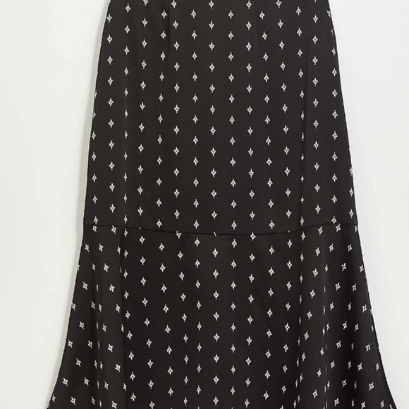 Loft Ann Taylor fluted silky skirt NEW - Picture 2 of 2